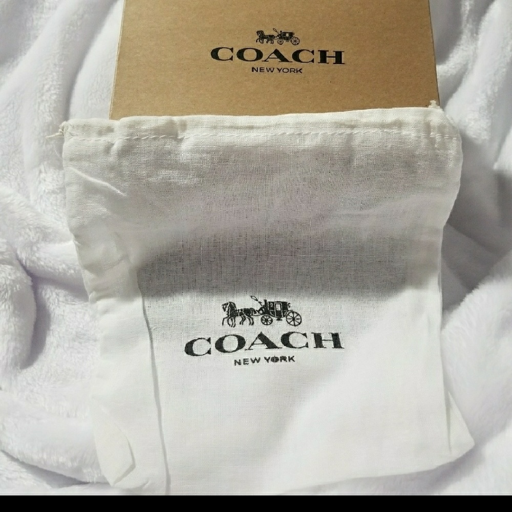 Corner Zip Wristlet With Metallic Colorblock - Picture 3 of 3